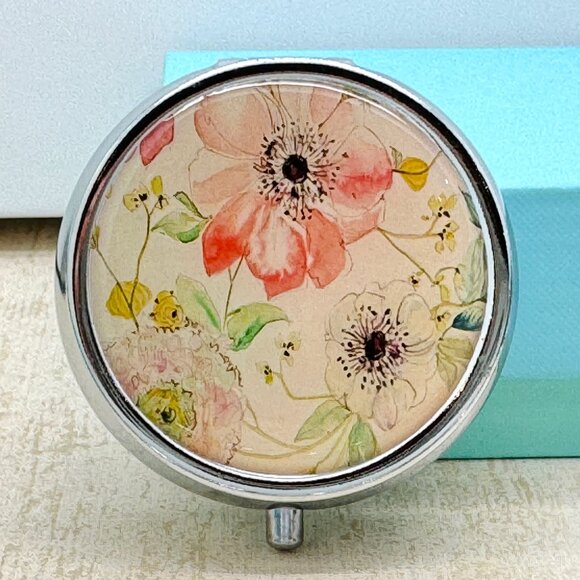 Flower Daily Round Pill Box Organizer Vitamin Containers On-The-Go Traveling - Picture 1 of 5